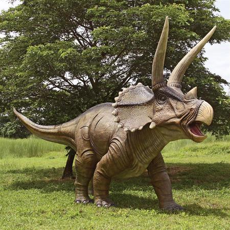 Design Toscano Giant Charging Titan Triceratops Dinosaur Statue NE140098